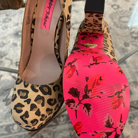 Beautiful Betsey Johnson platform Leopard Print High Heels-NEW w/box! Size 7 - Picture 5 of 6
